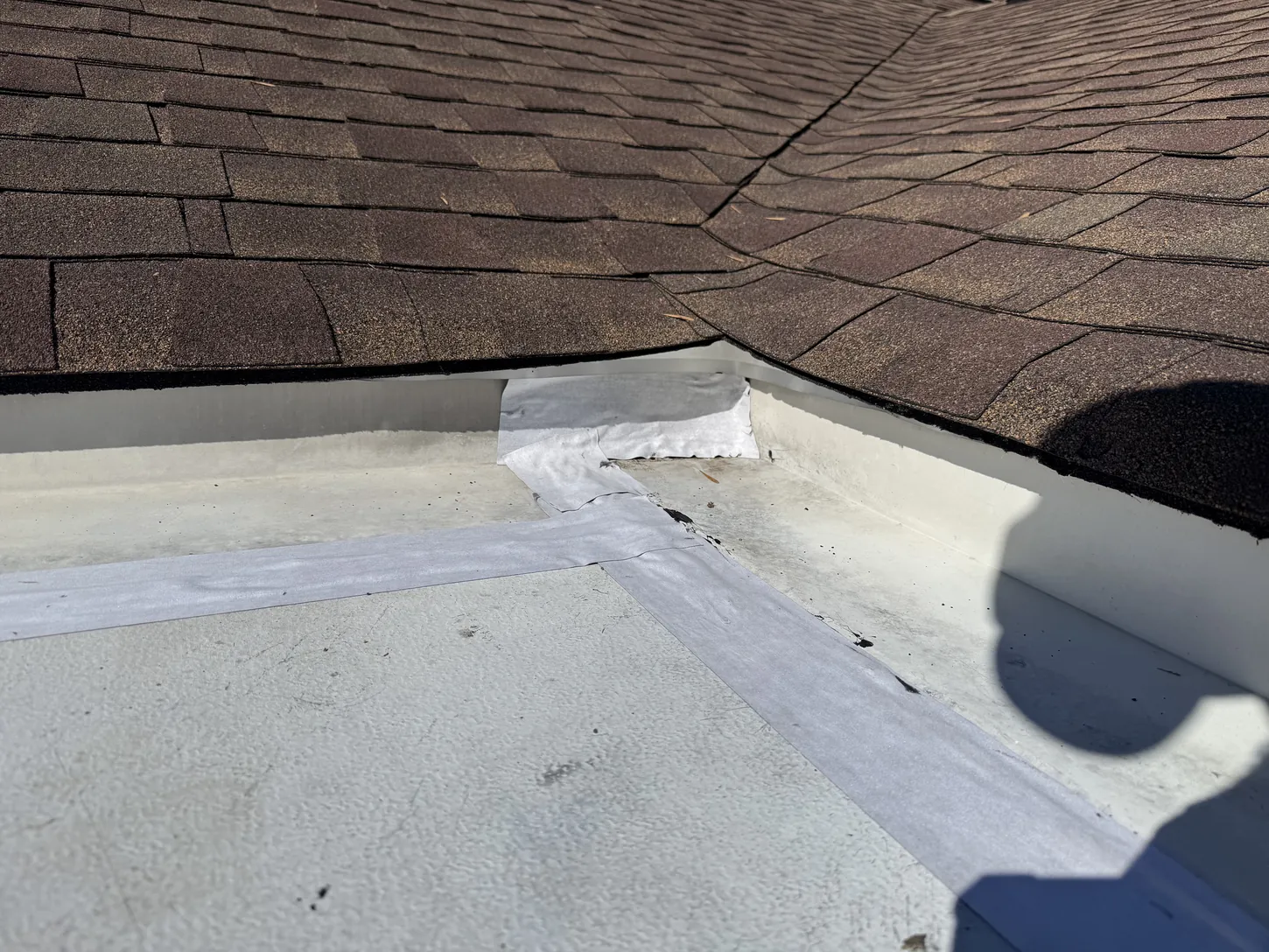 Seam tape applied along the flat roof edge before coating